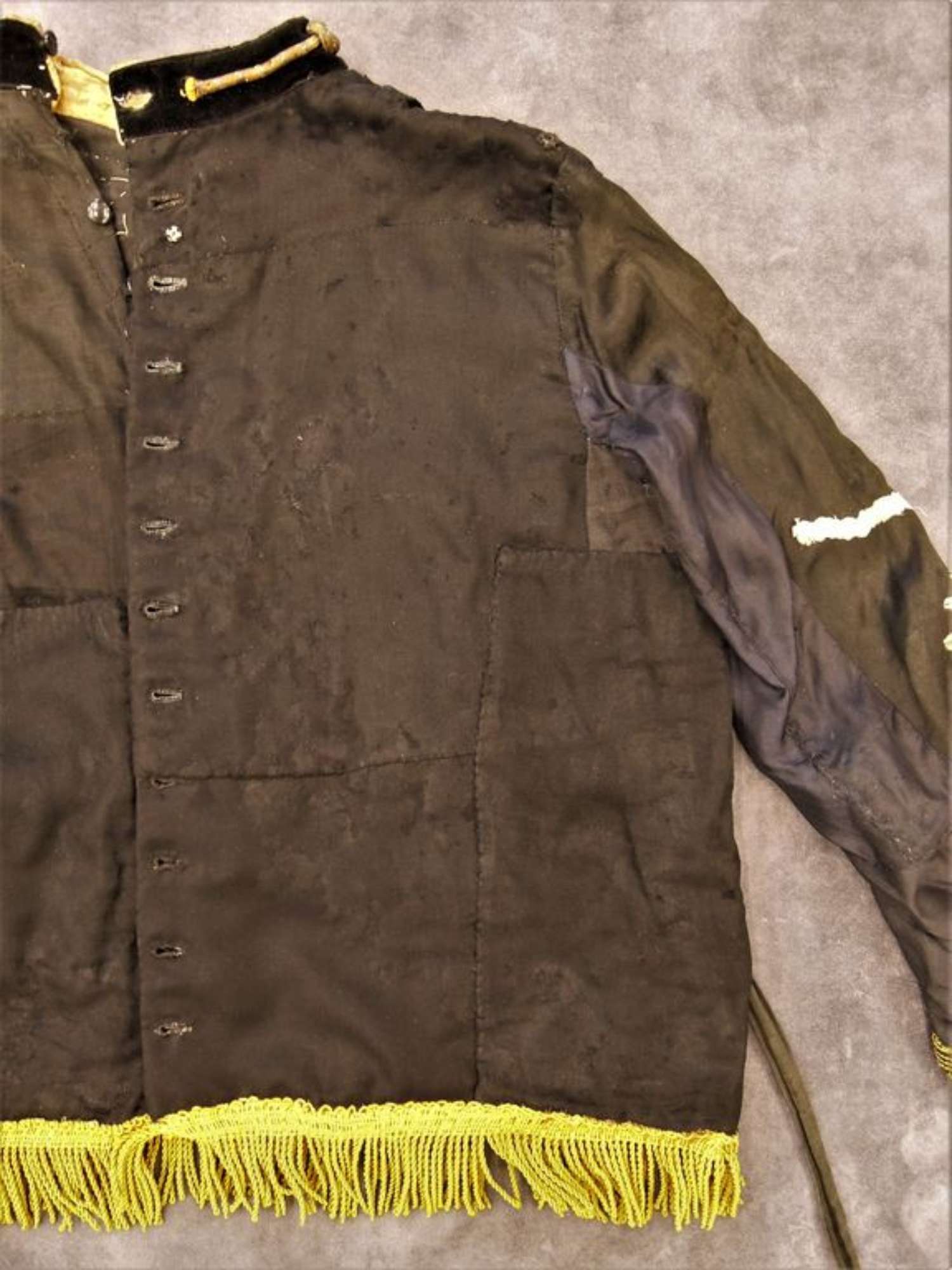 giacca costume n°9 dopo l'intervento di restauro (lacuna colmata) - ph.: R.T. Restauro Tessile